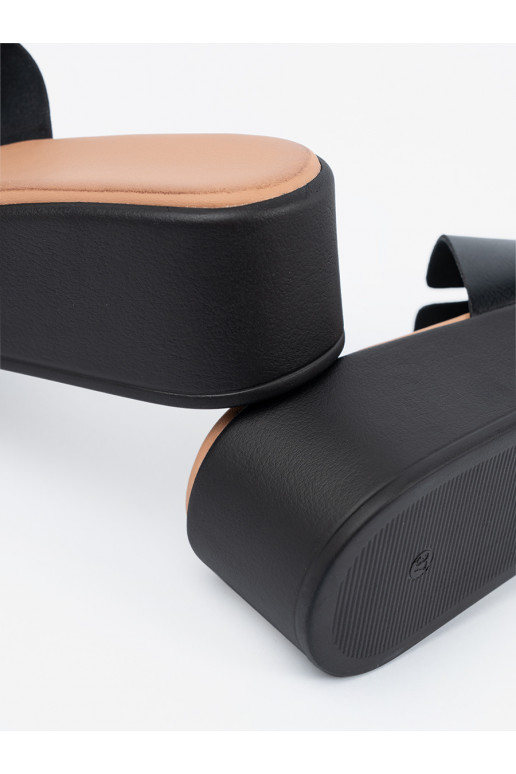 Moteriškos šlepetės su platforma juodos spalvos Moteriškos šlepetės su platforma juodos spalvos