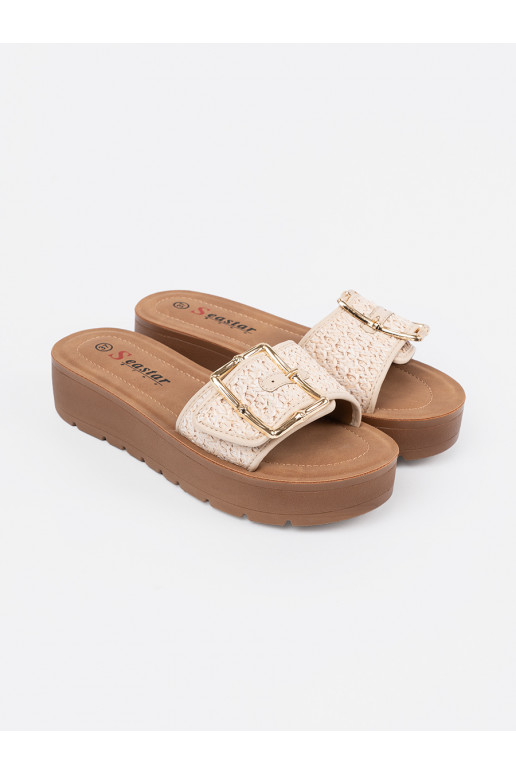 Šlepetės zdobione złotą klamrą Šlepetės zdobione złotą klamrą