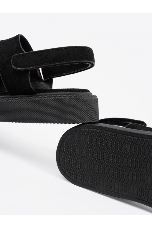 basutės juodos spalvos su platforma z wycięciami