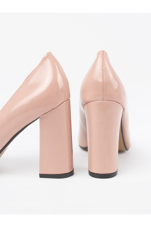 dramblio kaulo spalvos  aukštakulniai ant kulno