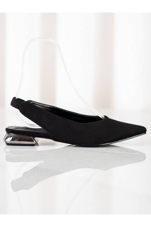 Įsispiriamo modelio juodos spalvos...