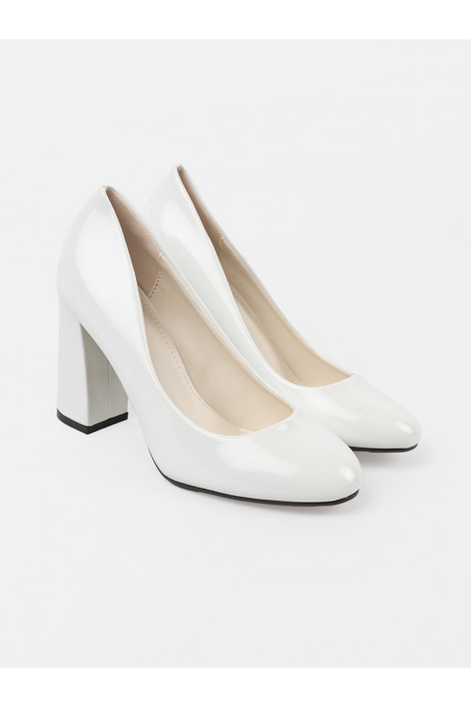 baltos spalvos aukštakulniai 