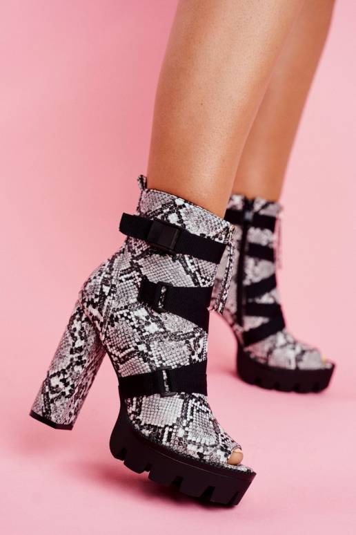 Aulinukai su aukštais kulnais gyvatės... Aulinukai su aukštais kulnais gyvatės...