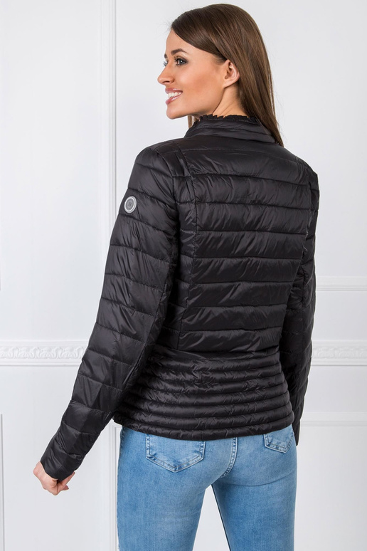 Juoda Daphne striukė