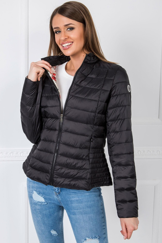 Juoda Daphne striukė