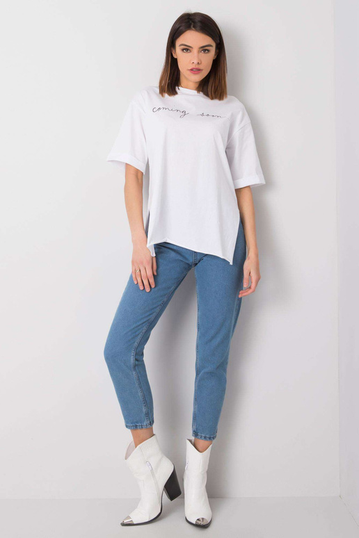 Balti marškinėliai su užrašu Riley... Balti marškinėliai su užrašu Riley...