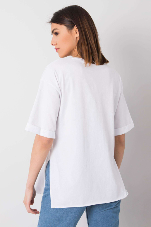 Balti marškinėliai su užrašu Riley... Balti marškinėliai su užrašu Riley...