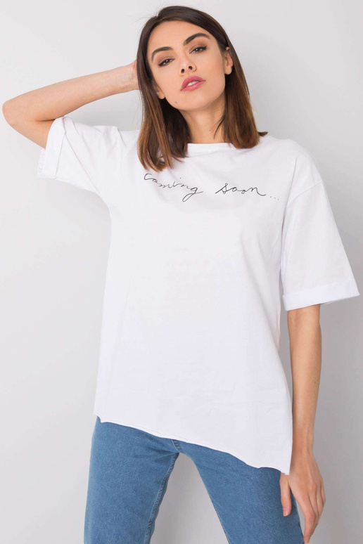 Balti marškinėliai su užrašu Riley... Balti marškinėliai su užrašu Riley...