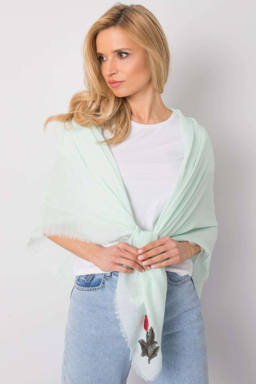 Žalias pledas su gėlių juostelėmis