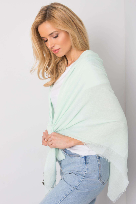 Žalias pledas su gėlių juostelėmis