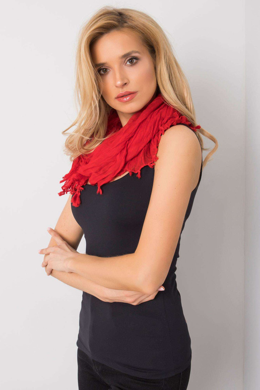 Raudonas šalikas su kutais