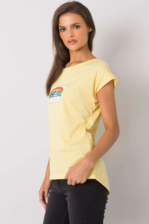 Šviesiai geltoni marškinėliai su...