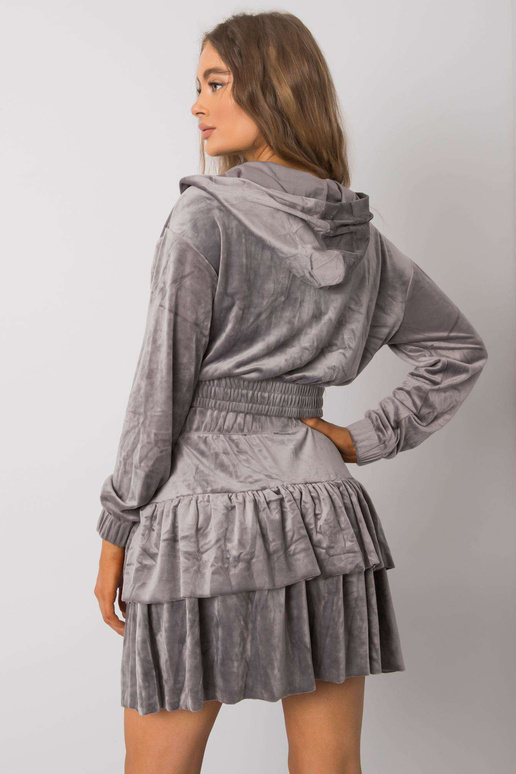 Pilkos spalvos veliūrinis komplektas... Pilkos spalvos veliūrinis komplektas...