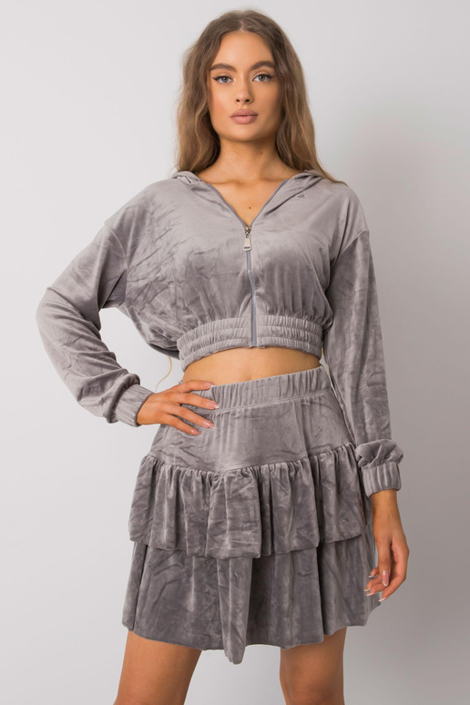 Pilkos spalvos veliūrinis komplektas... Pilkos spalvos veliūrinis komplektas...