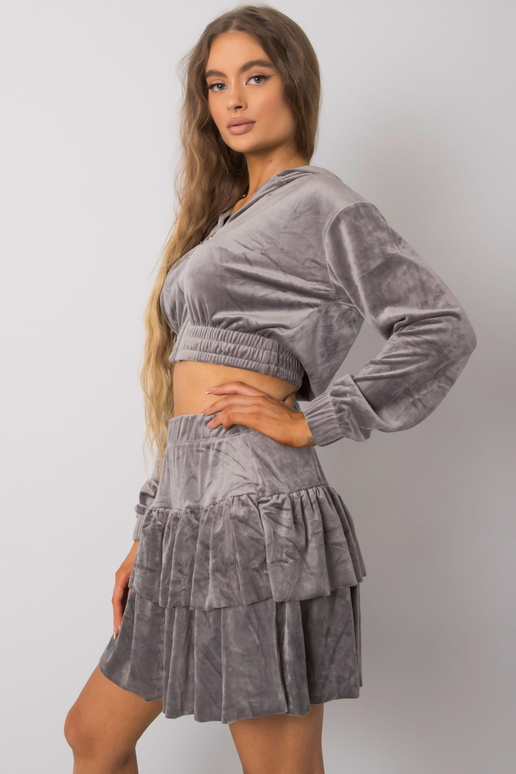 Pilkos spalvos veliūrinis komplektas... Pilkos spalvos veliūrinis komplektas...