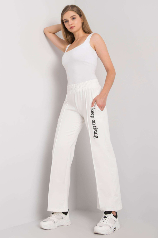 Ecru sportinės kelnės tiesiomis koja...