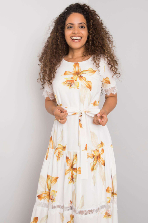 Balta suknelė su Jaina diržu