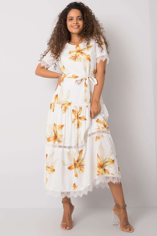 Balta suknelė su Jaina diržu