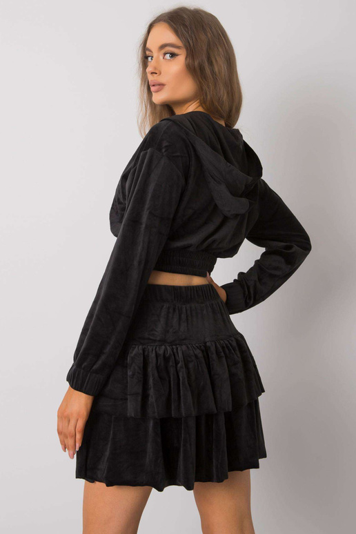 Juodo veliūro komplektas su sijonu Letta Juodo veliūro komplektas su sijonu Letta