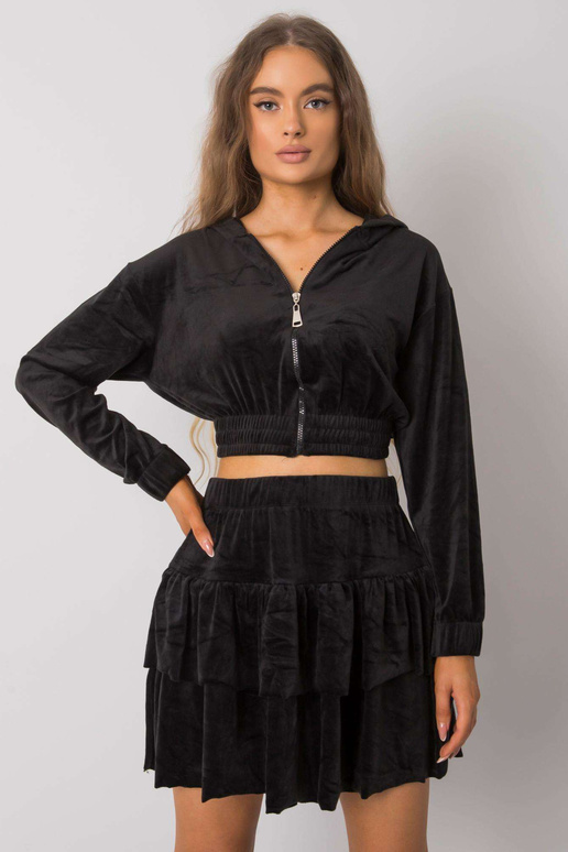 Juodo veliūro komplektas su sijonu Letta Juodo veliūro komplektas su sijonu Letta