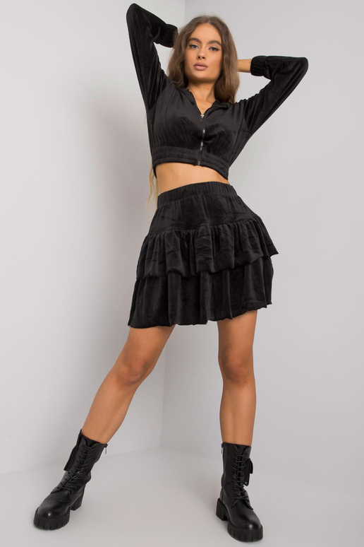 Juodo veliūro komplektas su sijonu Letta Juodo veliūro komplektas su sijonu Letta