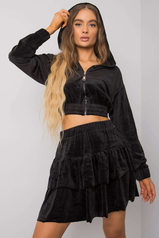 Juodo veliūro komplektas su sijonu Letta Juodo veliūro komplektas su sijonu Letta