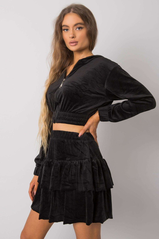 Juodo veliūro komplektas su sijonu Letta Juodo veliūro komplektas su sijonu Letta