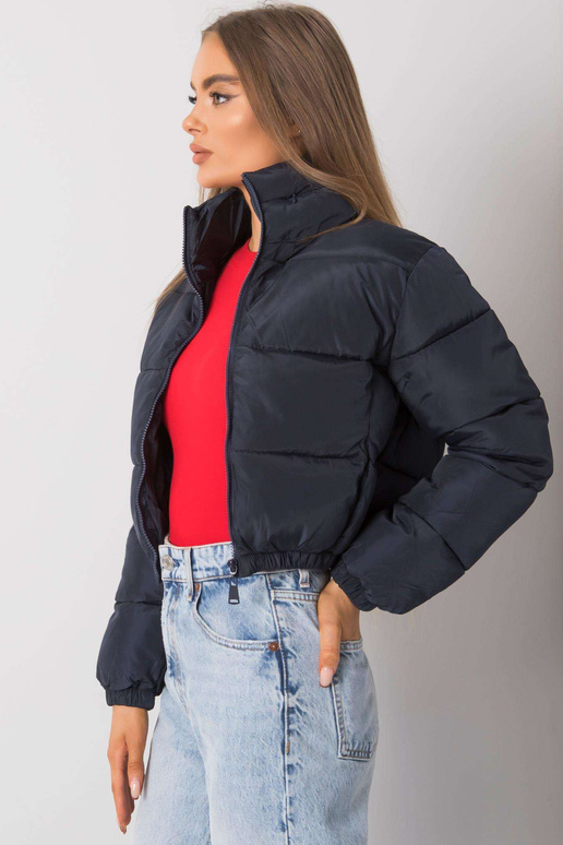 Tamsiai mėlyna dygsniuota striukė... Tamsiai mėlyna dygsniuota striukė...