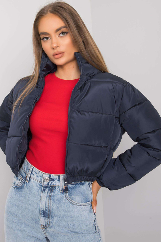 Tamsiai mėlyna dygsniuota striukė... Tamsiai mėlyna dygsniuota striukė...