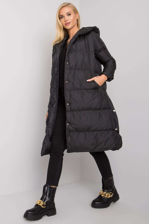 Juoda dygsniuota striukė su gobtuvu...