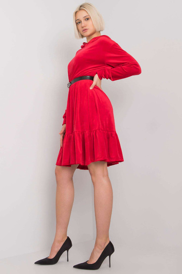 Raudona veliūrinė suknelė...