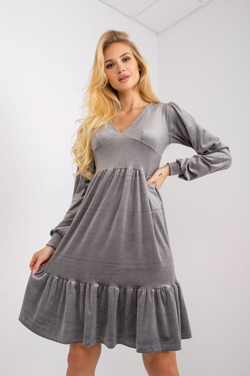 Pilkos spalvos veliūrinė suknelė su... Pilkos spalvos veliūrinė suknelė su...