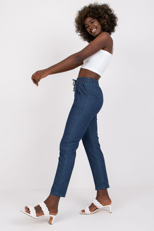 Tamsiai mėlynos kelnės su elastiniu... Tamsiai mėlynos kelnės su elastiniu...