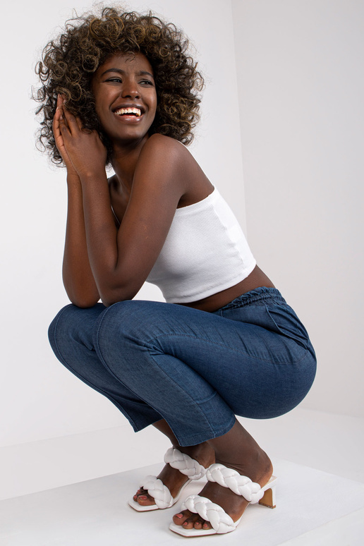 Tamsiai mėlynos kelnės su elastiniu... Tamsiai mėlynos kelnės su elastiniu...