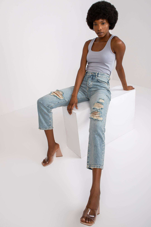 Šviesiai mėlyni tiesūs džinsai...