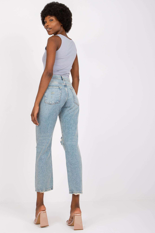 Šviesiai mėlyni tiesūs džinsai...