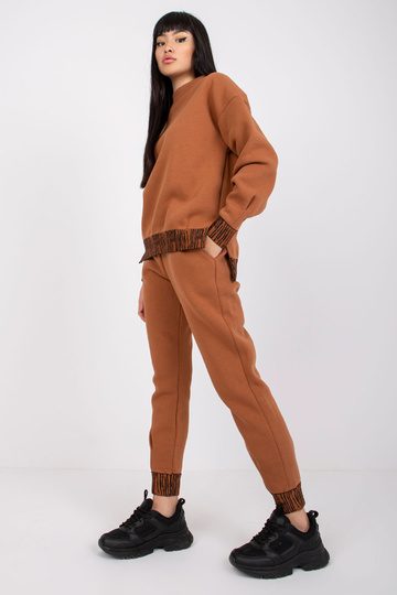 Šviesiai rudos spalvos...