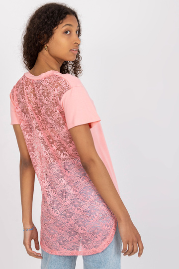 Šviesiai rausvos spalvos...