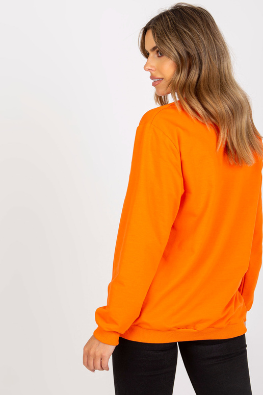 Oranžinės-baltos spalvos megztinis su... Oranžinės-baltos spalvos megztinis su...