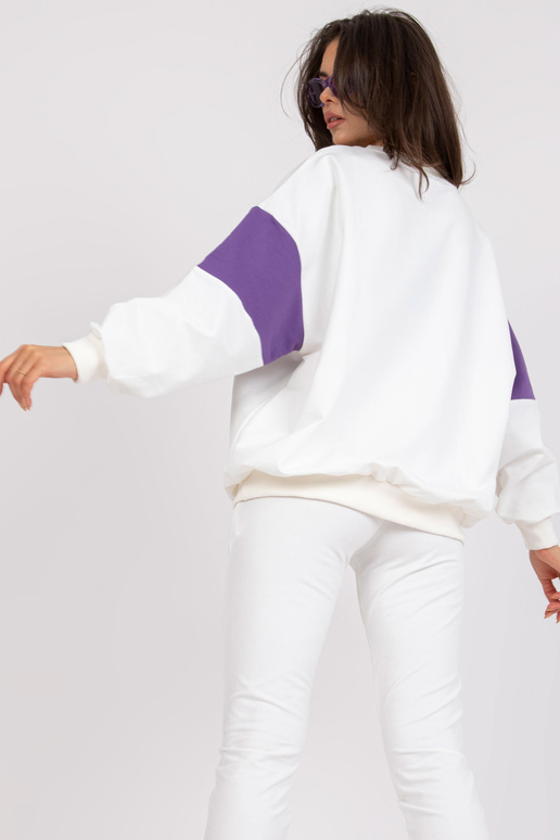 Baltos ir violetinės spalvos...