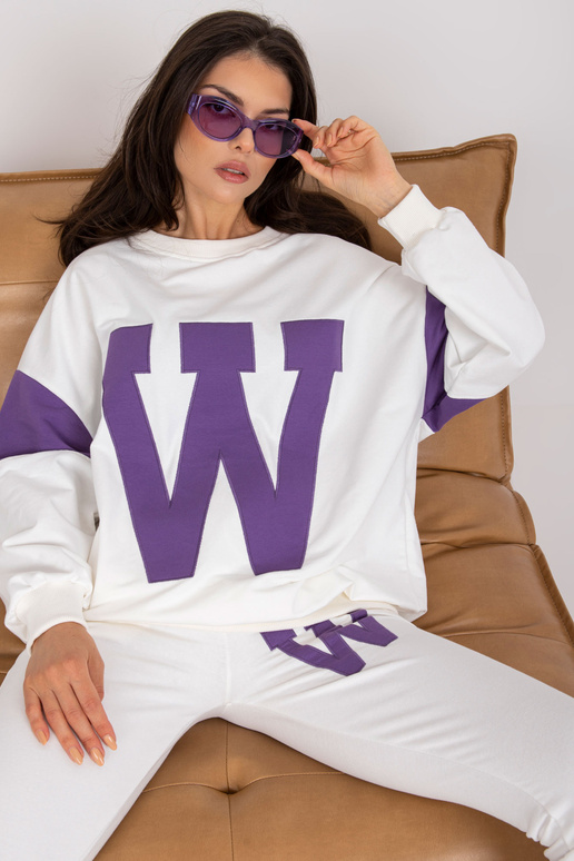 Baltos ir violetinės spalvos...