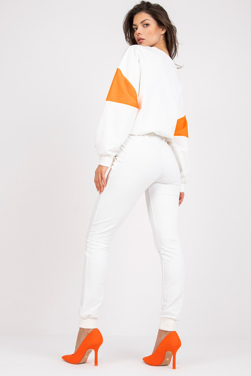 Baltos ir oranžinės spalvos...