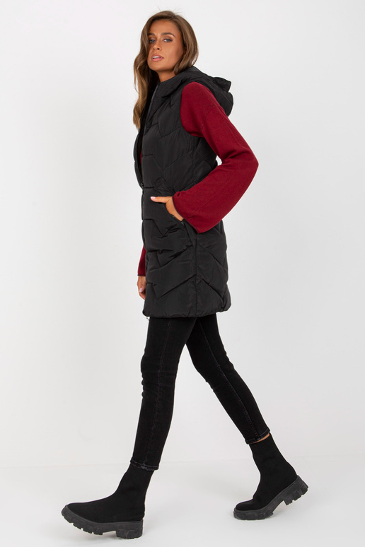 Juoda ilga pūkinė liemenė su gobtuvu