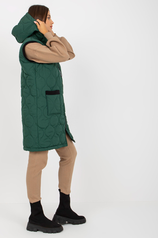 Tamsiai žalia ilga dygsniuota liemenė...