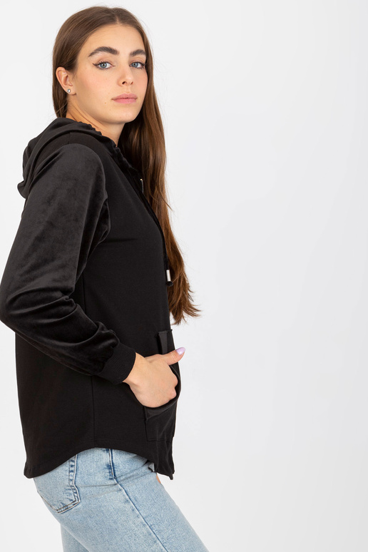 Juodas medvilninis megztinis su gobtuvu