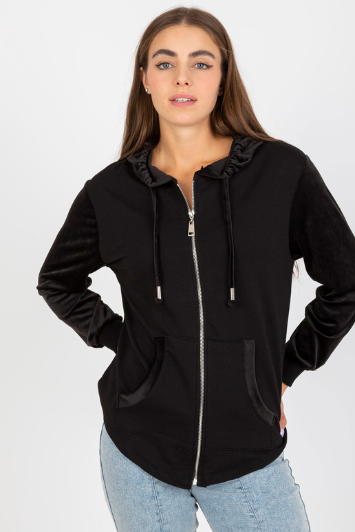 Juodas medvilninis megztinis su gobtuvu