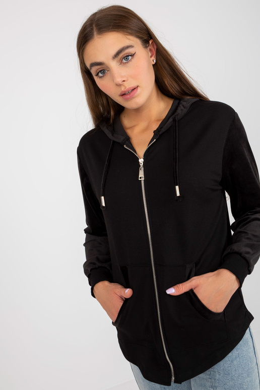 Juodas medvilninis megztinis su gobtuvu