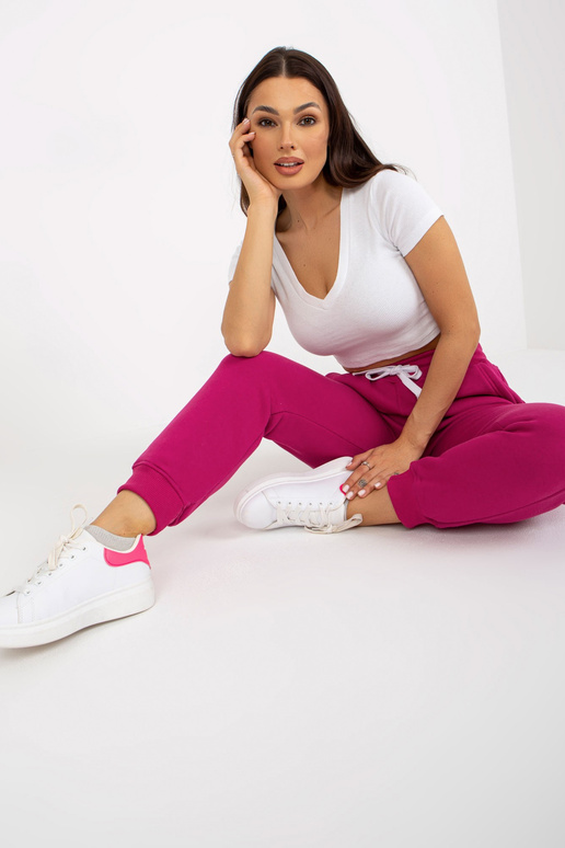 Fuchsiafarbene Jogginghose aus... Fuchsiafarbene Jogginghose aus...