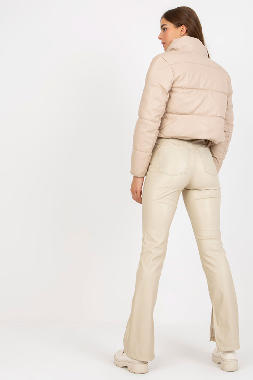 Smėlio spalvos trumpa pūkinė striukė...