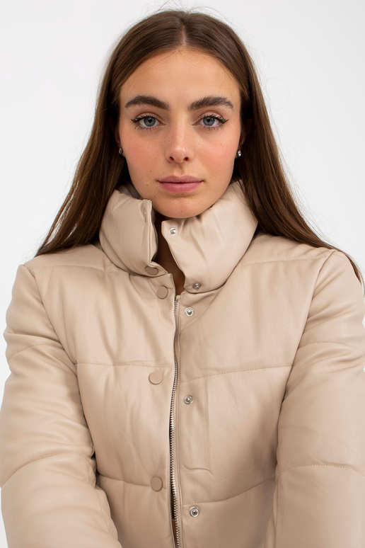 Smėlio spalvos trumpa pūkinė striukė...